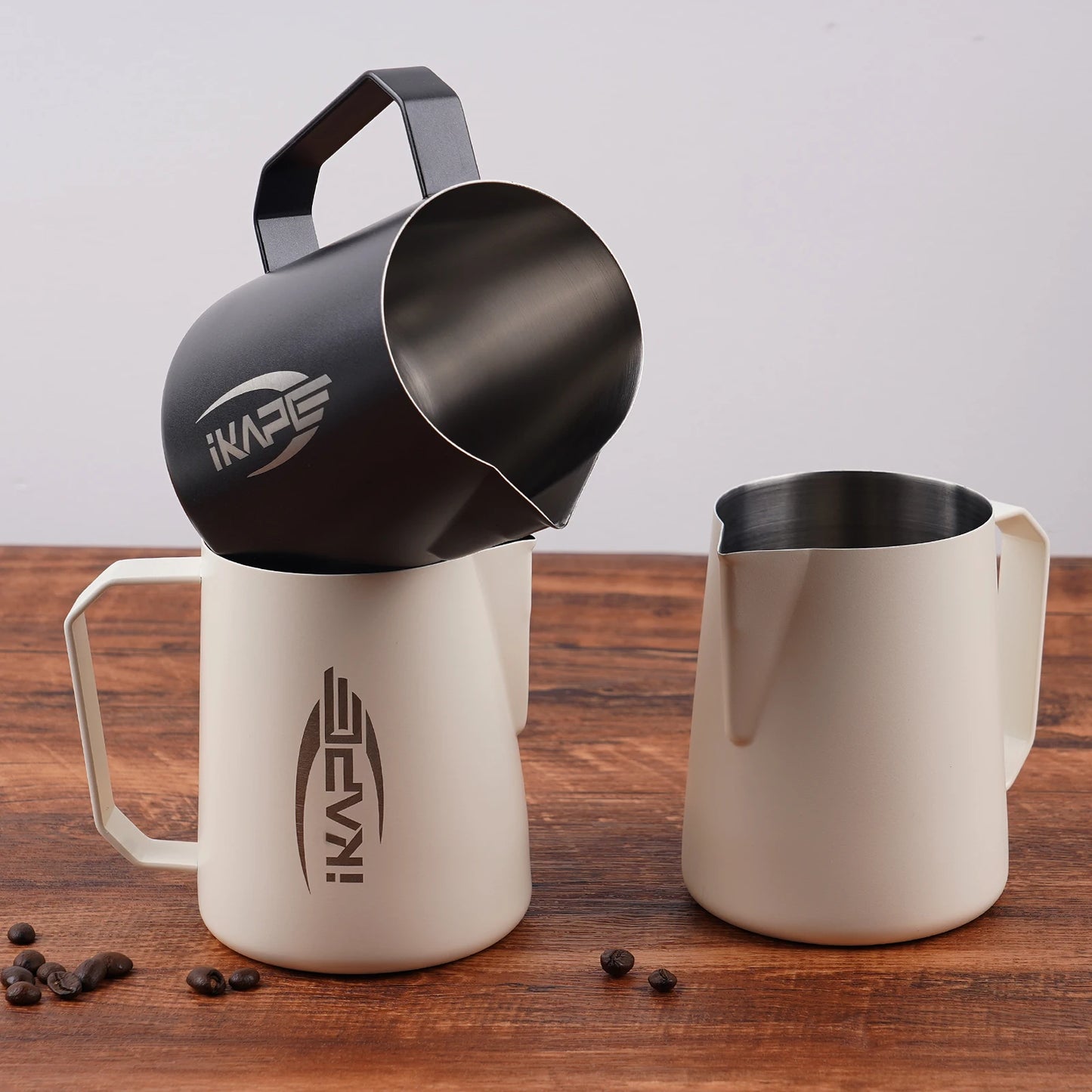 IKAPE-Pitcher de acero inoxidable para espumar leche, lanzador de vapor para Barista, Cappuccino Latte, color negro