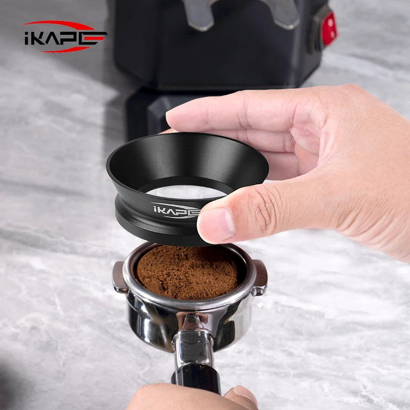 Embudo Dosificador Magnético IKAPE para Café Espresso – Compatible con Portafiltros de 51 mm, 54 mm y 58 mm con Fijación Magnética Potente (Negro/Plateado