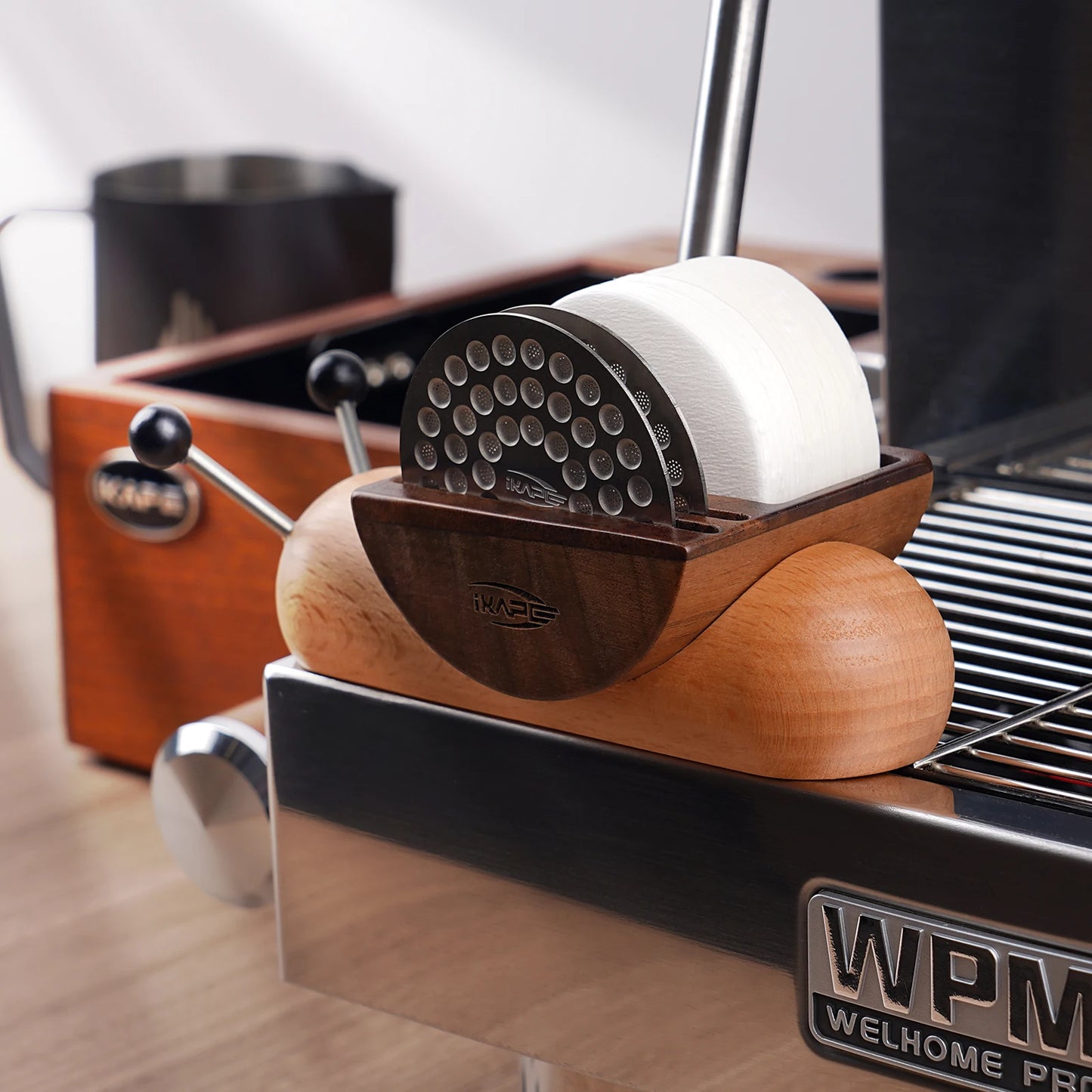 "Kit de Filtros y Puck Screens para Espresso IKAPE – Organizador de Madera Estilo Caracol con 100 Filtros de Papel y 2 Pantallas de Disco Ultrafinas