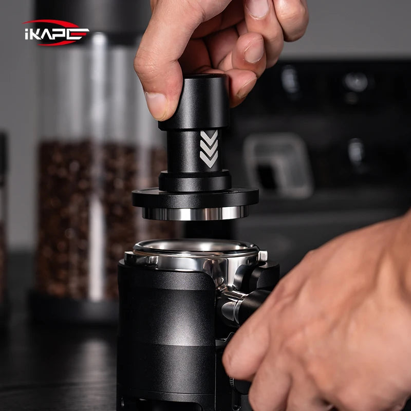 Tamper de Café IKAPE V6 51/54/58mm – Prensador con Presión Constante y Resorte Cargado para Baristas y Máquinas de Espresso