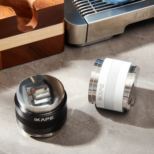 IKAPE Distribuidor y manipulación de café, herramienta distribuidora de café expreso de profundidad ajustable 2 en 1 apta para portafiltro sin fondo de 51/54/58 mm