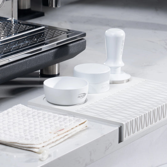 Kit de Café Espresso IKAPE 6 en 1 (Blanco) – Tamper, Distribuidor y Tapete de Silicona para Portafiltros 51/53/58mm