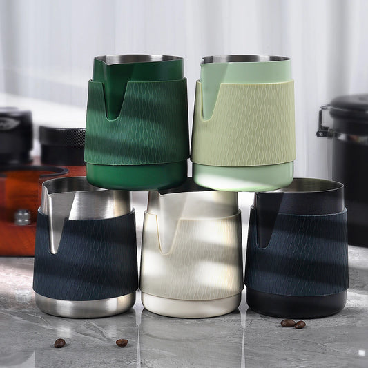 Pitcher de Leche para Espresso IKAPE V3 – Espumador de 500ml sin Mango con Caño Afilado para Vertido Preciso en Latte Art
