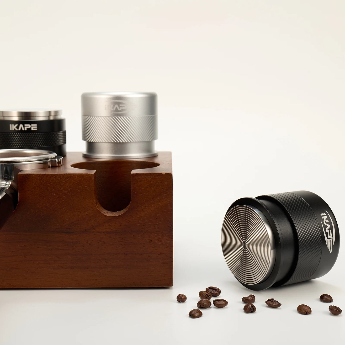 Tamper de Café IKAPE V4 – Prensador Calibrado con Resorte para Baristas, 100% Acero Inoxidable, Compatible con Portafiltros 51/54/58mm