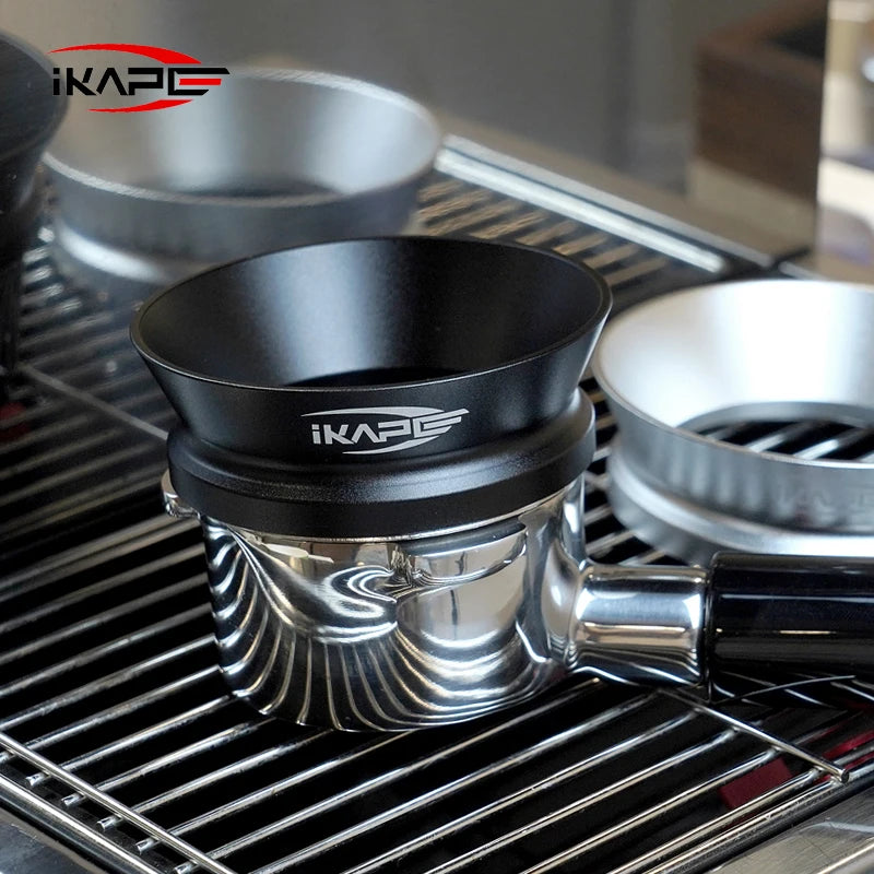 Embudo Dosificador Magnético IKAPE para Café Espresso – Compatible con Portafiltros de 51 mm, 54 mm y 58 mm con Fijación Magnética Potente (Negro/Plateado