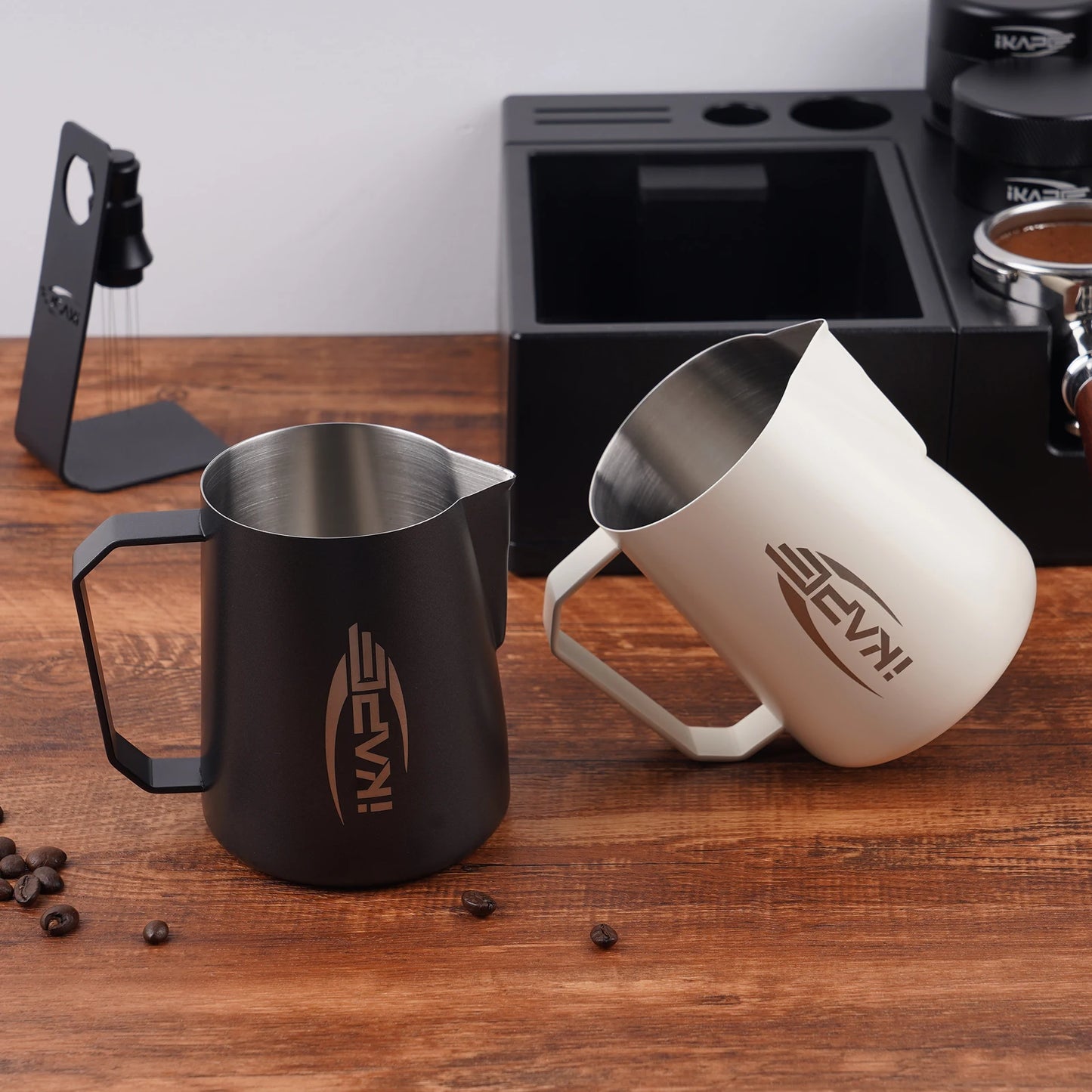 IKAPE-Pitcher de acero inoxidable para espumar leche, lanzador de vapor para Barista, Cappuccino Latte, color negro